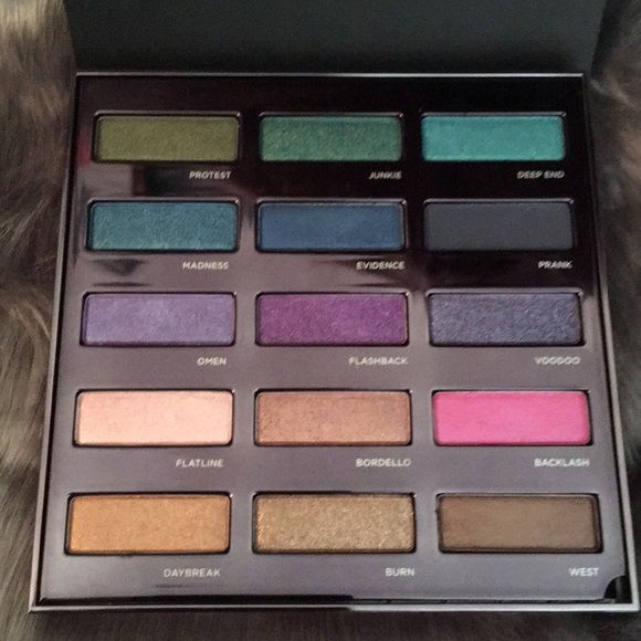 Urban Decay Urban Spectrum Eyeshadow Palette - Picture 2 of 5